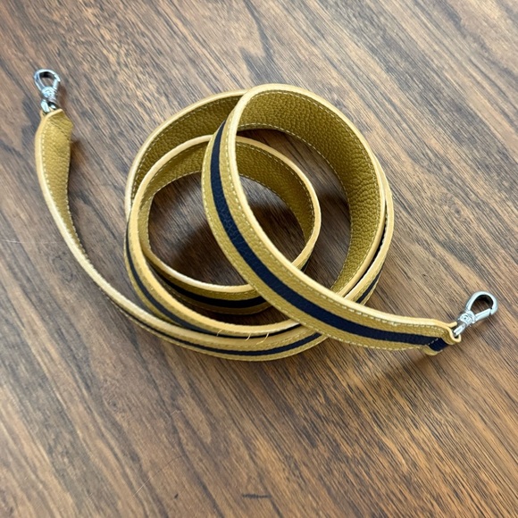 Stylish Navy and Tan Bag/Camera/Cell Phone Strap. Eligible 3/$25 - Picture 6 of 6